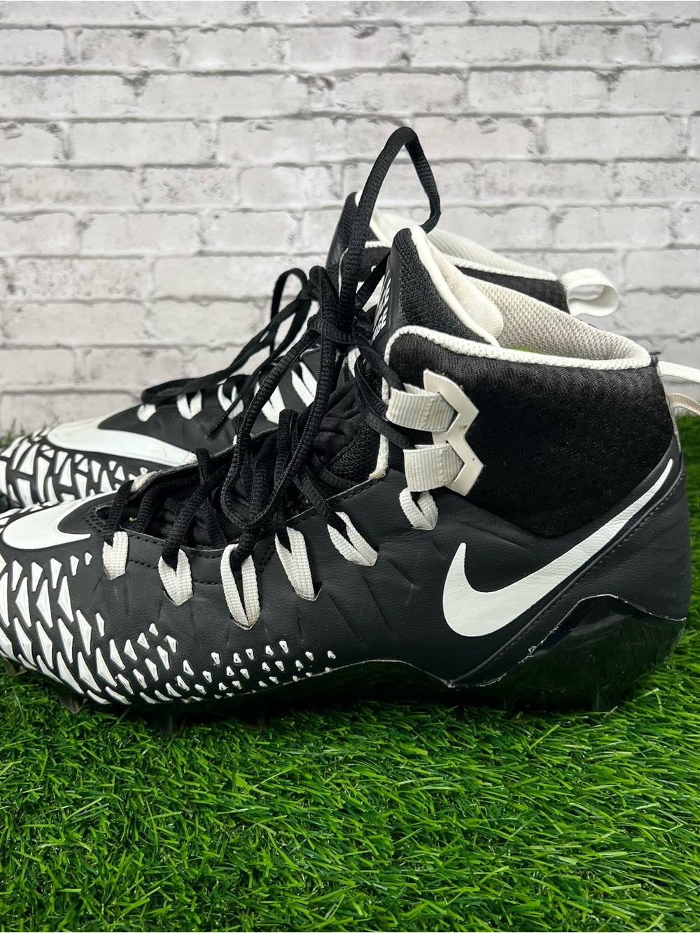 NIKE FORCE SAVAGE PRO FOOTBALL CLEATS BLACK WHITE 880144-012 MEN'S SIZE 11.5W